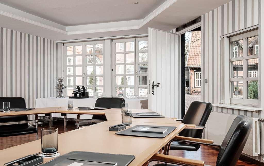 Althoff Hotel Fuerstenhof Целле Удобства фото Meeting room