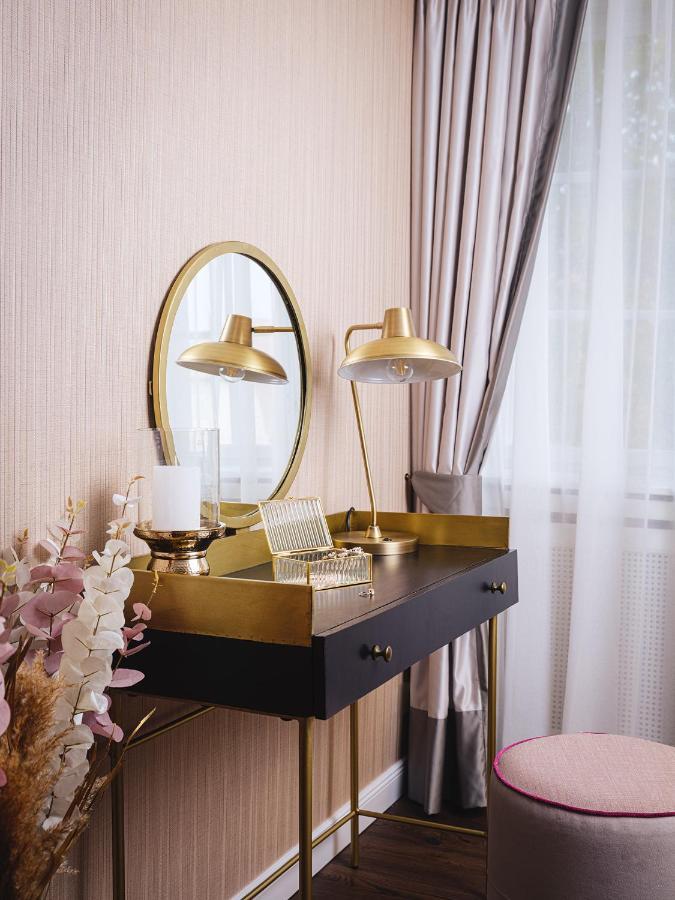 Althoff Hotel Fuerstenhof Целле Экстерьер фото A dressing table