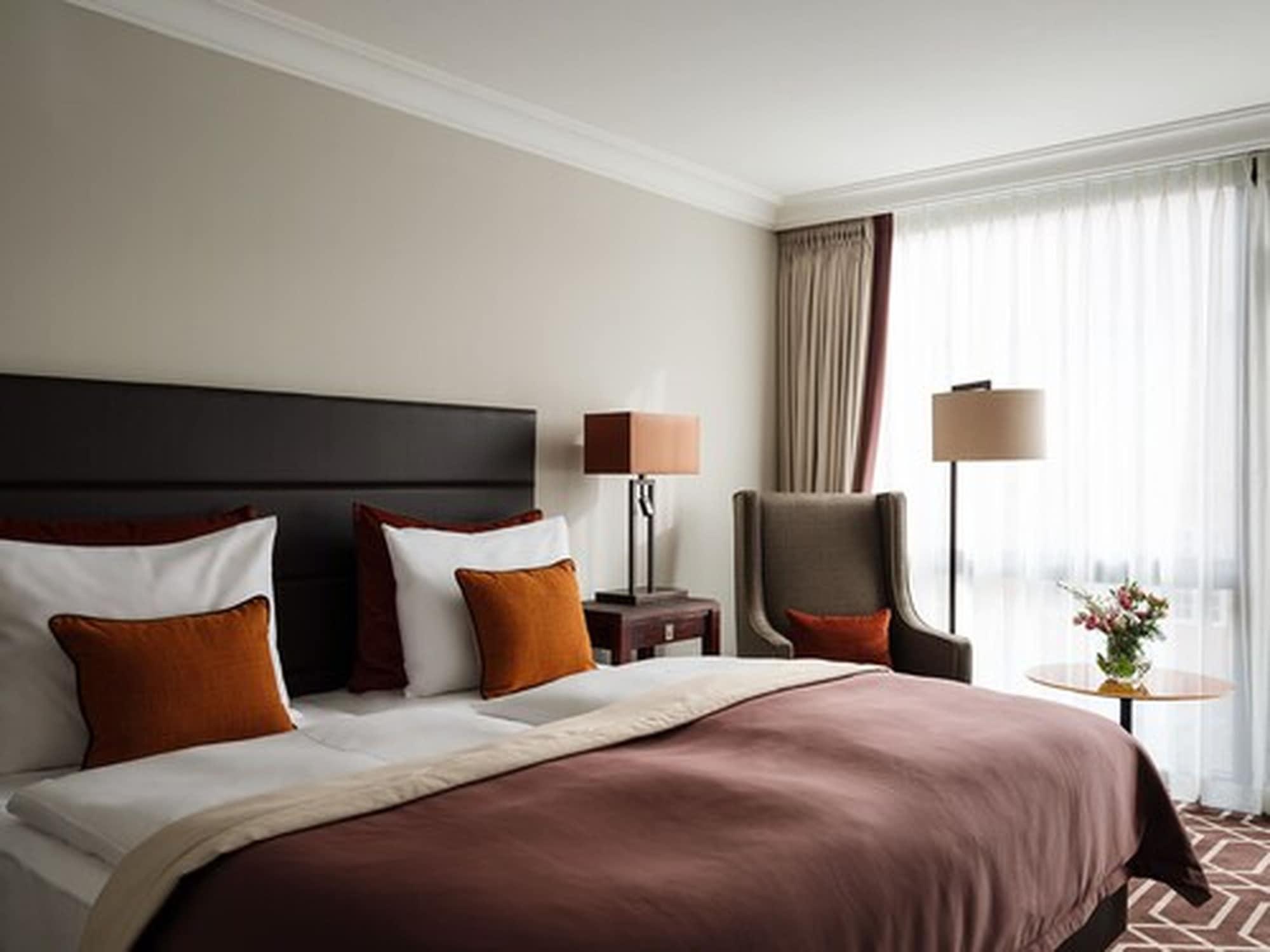 Althoff Hotel Fuerstenhof Целле Экстерьер фото A room at the hotel