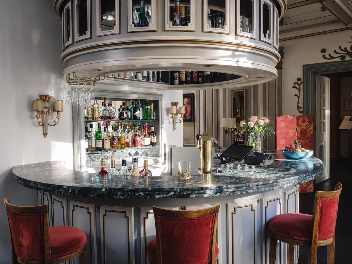 Althoff Hotel Fuerstenhof Целле Экстерьер фото The bar at the Hotel de la Ville