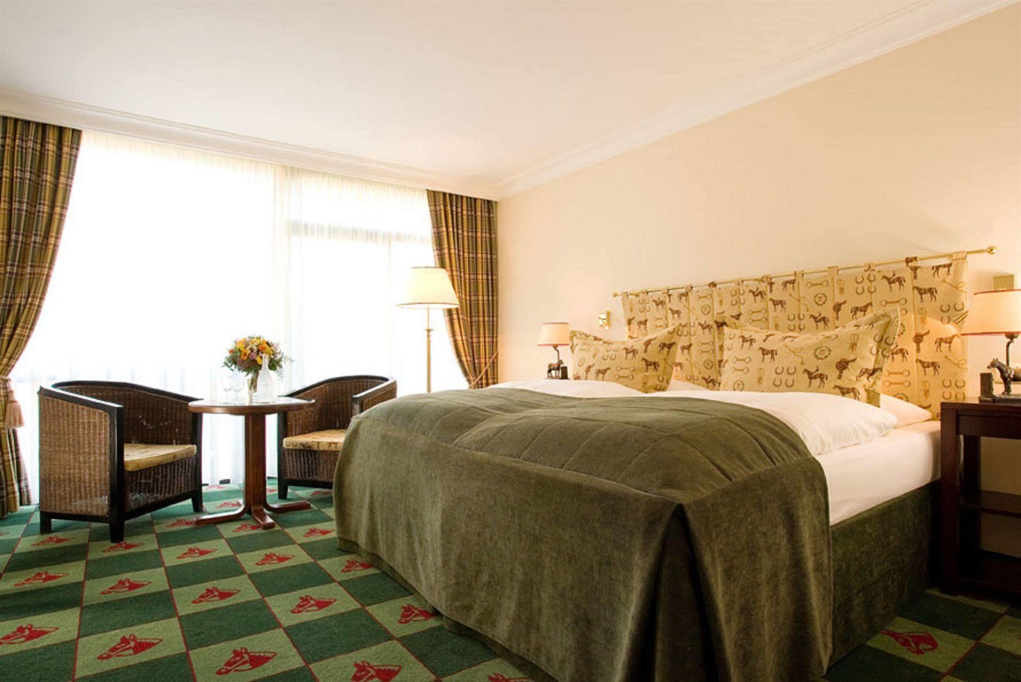 Althoff Hotel Fuerstenhof Целле Экстерьер фото A room at the Hotel de la Poste