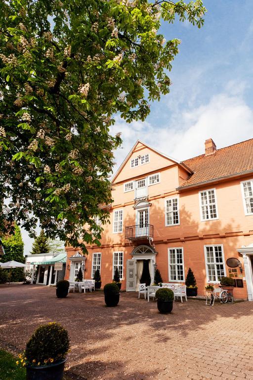 Althoff Hotel Fuerstenhof Целле Экстерьер фото The former town hall of the village of Eutin