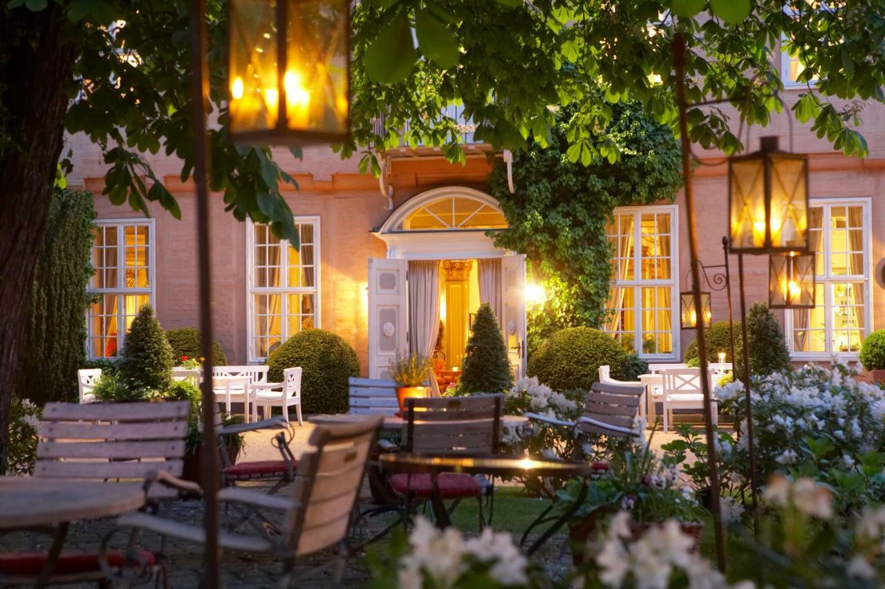 Althoff Hotel Fuerstenhof Целле Экстерьер фото The hotel's garden